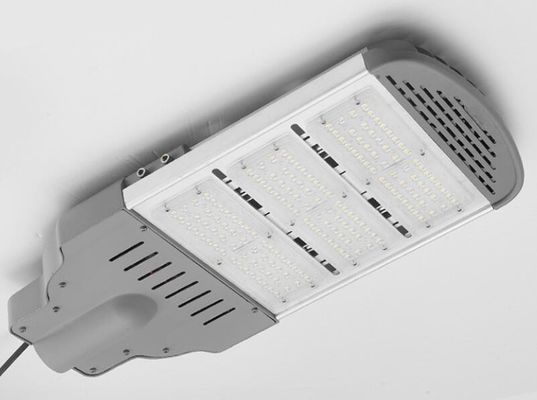 IP66 Waterproof LED Street Light Streamline Shape Perlindungan Anti Surge