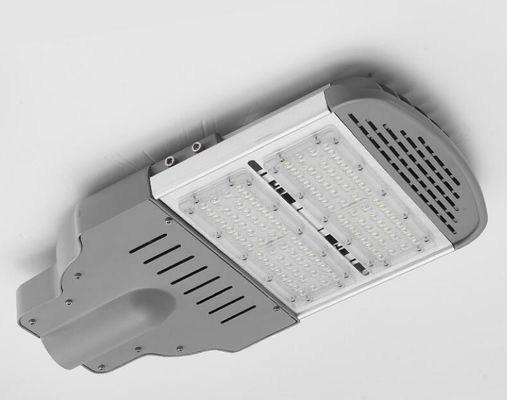 IP66 Waterproof LED Street Light Streamline Shape Perlindungan Anti Surge